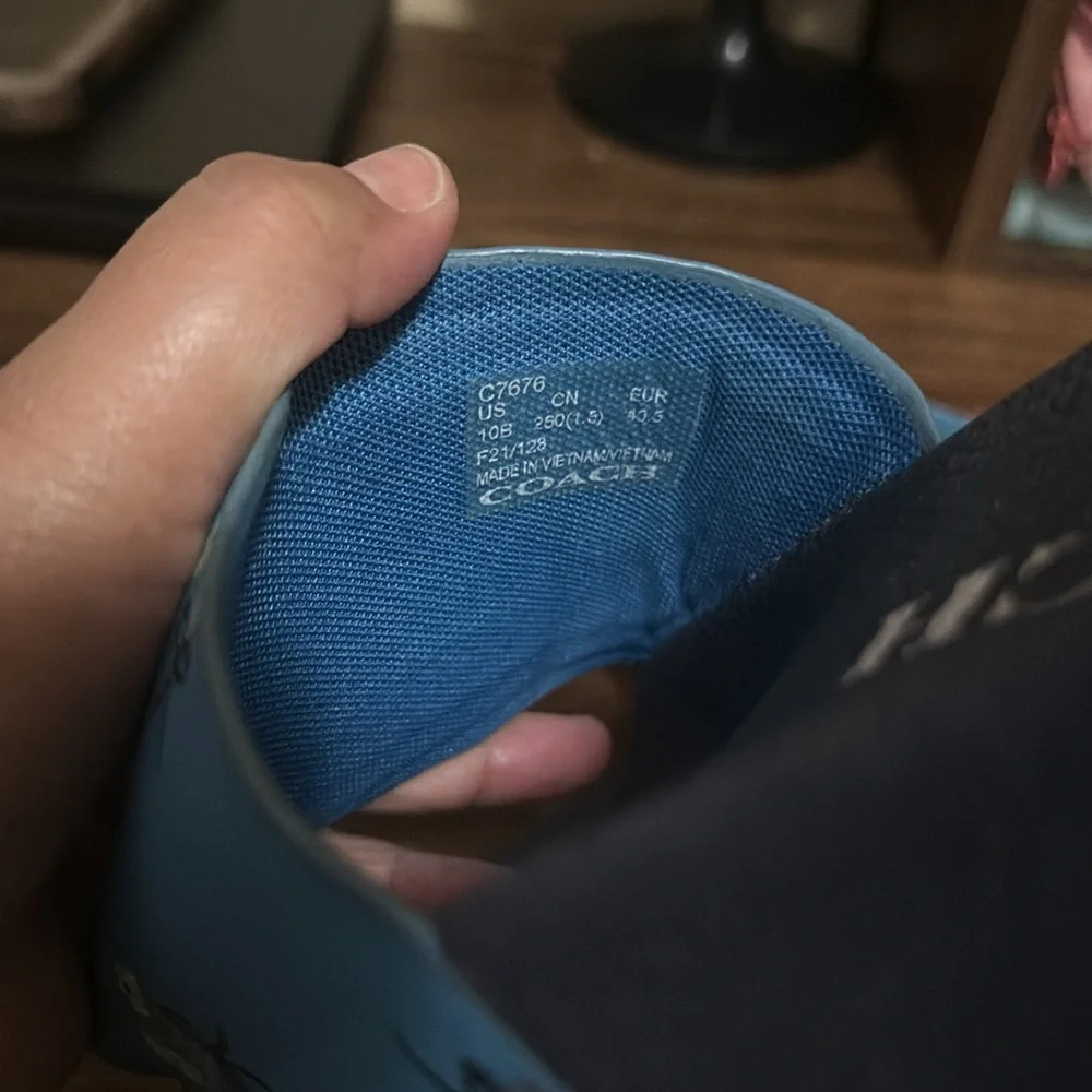 Coach - Picture 5 of 6